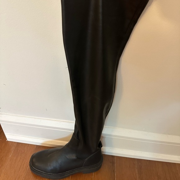 Steve Madden Industry Over-The-Knee Lug-Sole Boots like new size 39 black - Picture 8 of 8